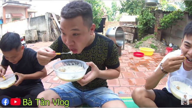 Bà Tân Vlog lại bị tố gian dối, đến mức khán giả gửi cả tâm thư chỉ trích cách nấu  món cháo cho trẻ em theo cách chẳng giống ai - Ảnh 5.