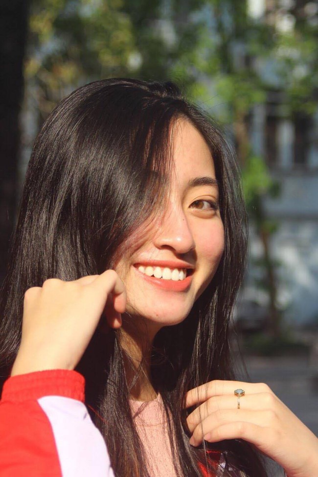 Chẳng ai như Hoa hậu Lương Thùy Linh: tự tin để mặt mộc khoe... mụn trứng cá - Ảnh 4. Chẳng ai như Hoa hậu Lương Thùy Linh: tự tin để mặt mộc khoe... mụn trứng cá - Ảnh 4.