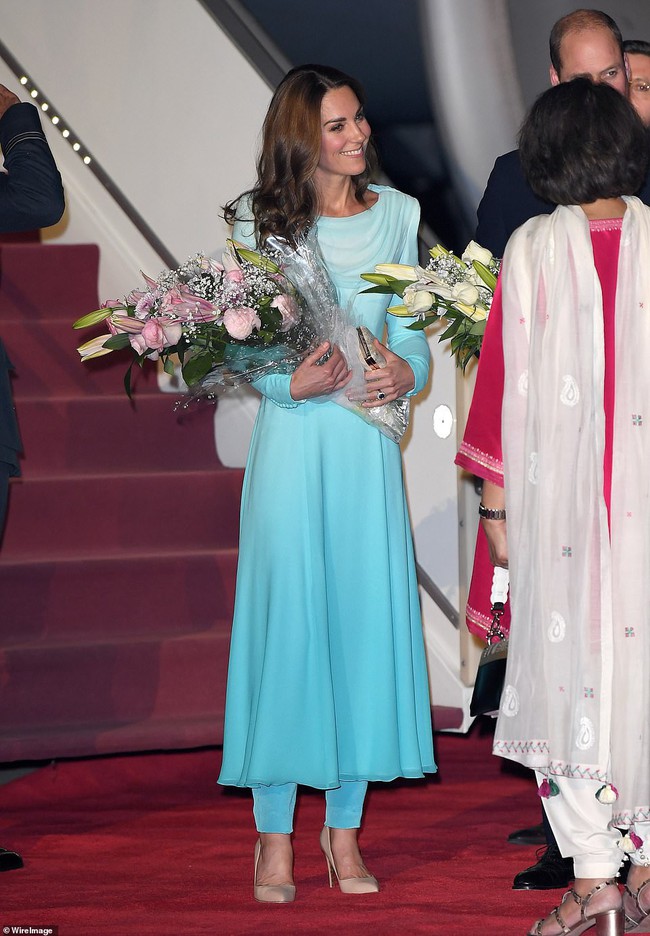 Công nương Kate gợi nhớ đến công nương Diana khi diện bộ trang phục ombre tuyệt đẹp trong sự kiện mới - Ảnh 3.