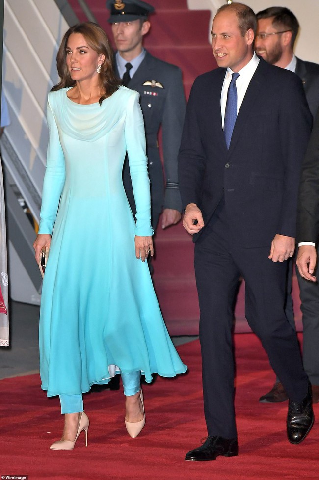 Công nương Kate gợi nhớ đến công nương Diana khi diện bộ trang phục ombre tuyệt đẹp trong sự kiện mới - Ảnh 2.
