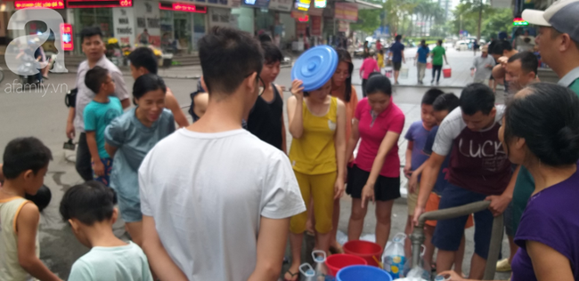 Nhiều người dân Hà Nội đau bụng, nổi mẩn nghi do nguồn nước nhiễm bẩn - Ảnh 12.