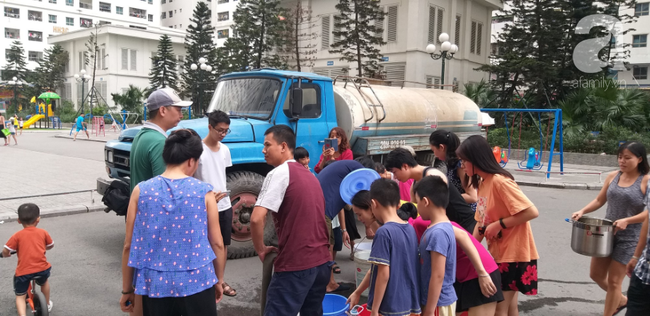 Nhiều người dân Hà Nội đau bụng, nổi mẩn nghi do nguồn nước nhiễm bẩn - Ảnh 13.