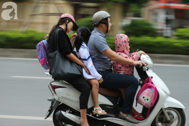 Trời se se lạnh, người dân Hà Nội thích thú mặc áo ấm xuống phố, miền Bắc nhiệt độ xuống thấp 17 độ C - Ảnh 7.