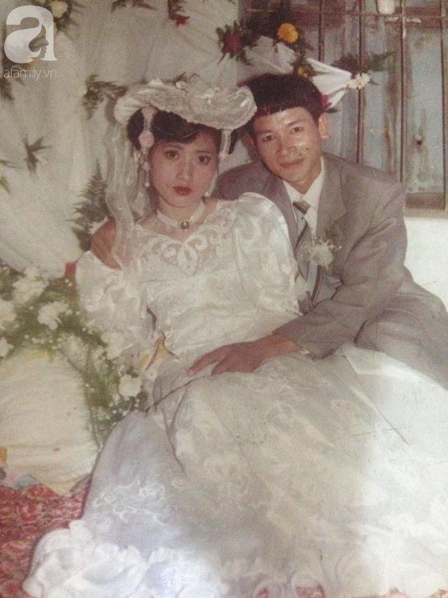 Chuyện tình của cô &quot;Hoa khôi&quot; Hải Dương đẹp nổi tiếng, tấm ảnh cưới 29 năm trước cũng chứa đựng cả câu chuyện dài - Ảnh 1.