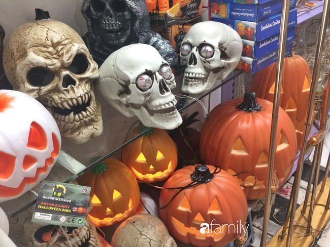 Mau mau kéo nhau đi sắm đồ Halloween ngay thôi vì tràn ngập các mặt hàng với nhiều mẫu mã và giá cả hấp dẫn để bạn tha hồ lựa chọn - Ảnh 16.