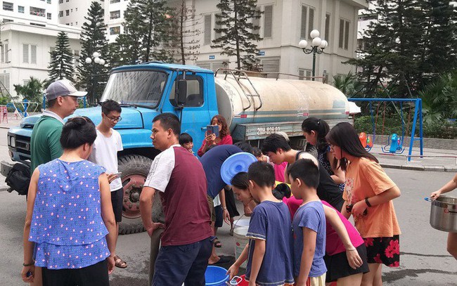 Ô nhiễm nguồn nước khiến một cửa hàng Starbucks ở Hà Nội phải tạm đóng cửa không hẹn ngày mở lại - Ảnh 1.