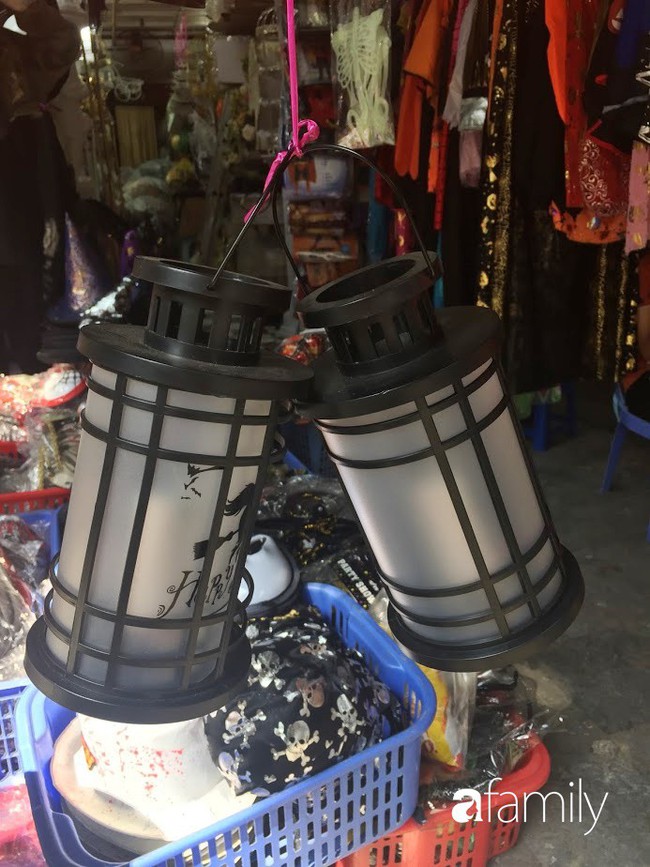 Mau mau kéo nhau đi sắm đồ Halloween ngay thôi vì tràn ngập các mặt hàng với nhiều mẫu mã và giá cả hấp dẫn để bạn tha hồ lựa chọn - Ảnh 15. Mau mau kéo nhau đi sắm đồ Halloween ngay thôi vì tràn ngập các mặt hàng với nhiều mẫu mã và giá cả hấp dẫn để bạn tha hồ lựa chọn - Ảnh 15.