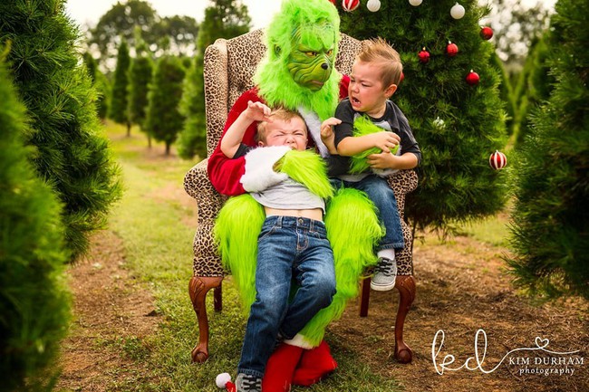 Lên ý tưởng chụp hình cho trẻ với nhân vật hoạt hình Grinch, nhiếp ảnh gia &quot;kín lịch&quot; với những cuộc hẹn chụp hình đặt trước từ cha mẹ  - Ảnh 11.