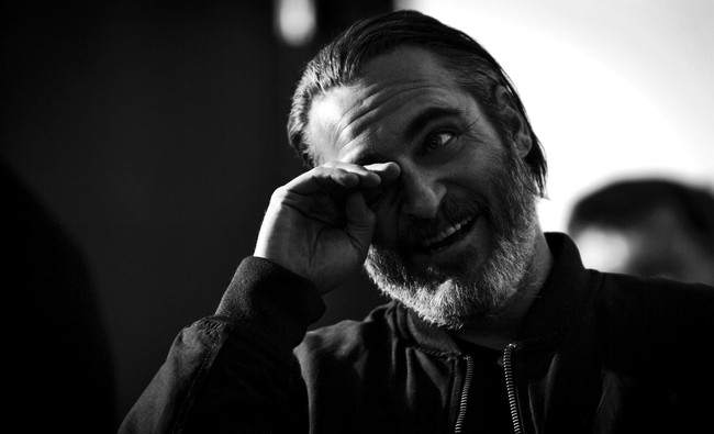 Gã điên &quot;Joker&quot; - Joaquin Phoenix: Từ tuổi thiếu niên đầy ám ảnh sau cái chết của anh trai, tới cuộc tình ngắn ngủi bên vợ cũ Brad Pitt - Ảnh 15.