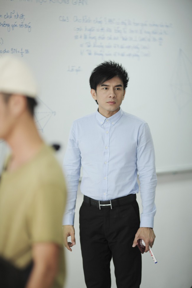 Sau phim kinh dị 18+, anh Bo Đan Trường trở lại với vai thầy giáo đặc biệt nhất trong sự nghiệp diễn xuất  - Ảnh 1.