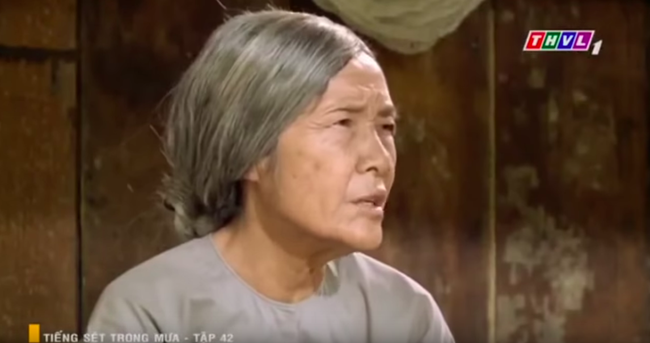 &quot;Tiếng sét trong mưa&quot;: Nhìn mặt quen mà không nhận ra Thị Bình, dì Bảy 82 tuổi còn gây ức chế hơn cả Khải Duy  - Ảnh 5.