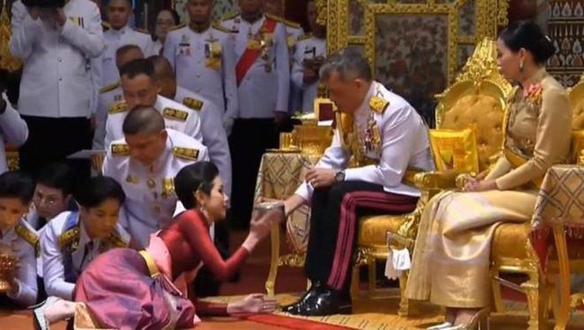Nhìn lại 3 tháng ngắn ngủi tại vị của Hoàng quý phi Thái Lan mới thấy rõ những điều bất thường từ trước  - Ảnh 1.