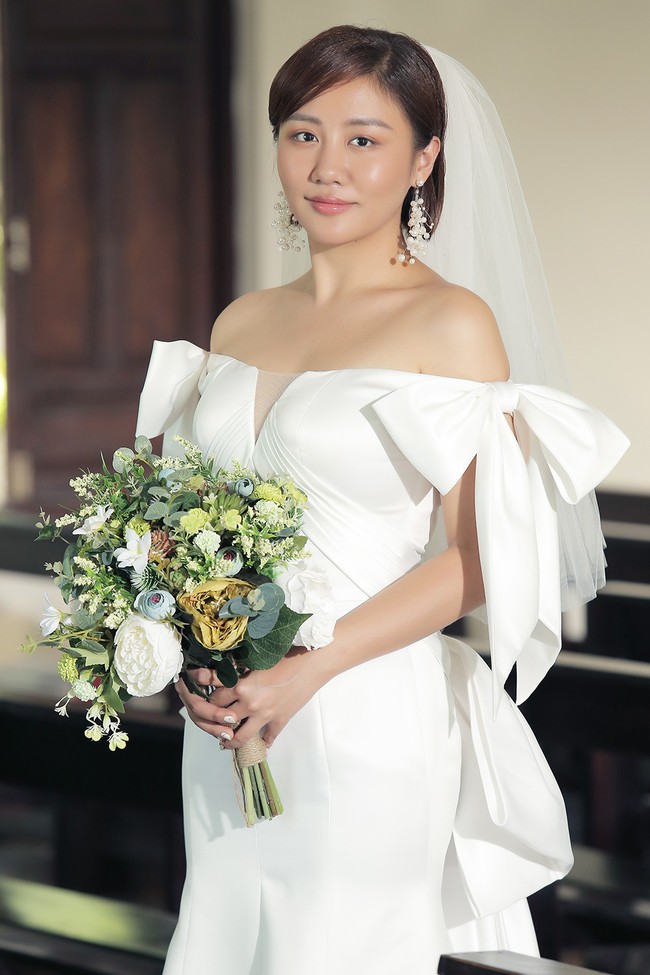 Hé lộ trọn bộ ảnh cưới của Văn Mai Hương - Bùi Anh Tuấn nhưng lý do 2 người kết hôn mới gây ngỡ ngàng - Ảnh 3.