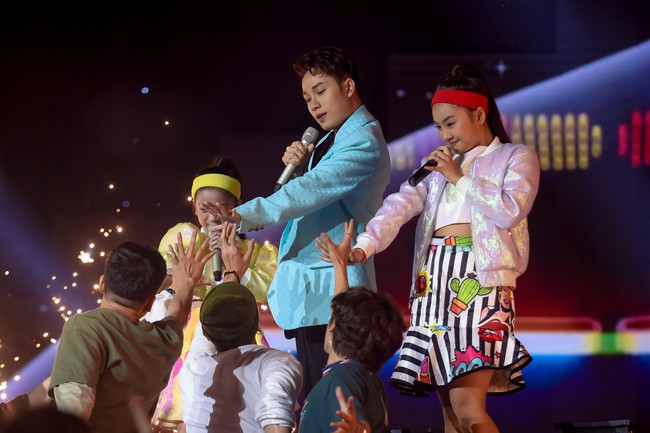 Trúc Nhân mang hit "Sáng mắt chưa" khuấy động sân khấu sân khấu Giọng hát Việt nhí 2019 - Ảnh 2. Trúc Nhân mang hit "Sáng mắt chưa" khuấy động sân khấu sân khấu Giọng hát Việt nhí 2019 - Ảnh 2.