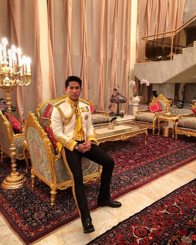 Dân mạng phát sốt với vị Hoàng tử trẻ tuổi, lịch lãm và vô cùng quyến rũ của Brunei trong Lễ đăng quang của Nhật hoàng Naruhito - Ảnh 4.