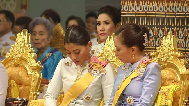 Âm mưu toán tính đến đâu, Hoàng quý phi cũng phải chịu thua và phục sát đất trước cách hành xử &quot;cao tay&quot; của Hoàng hậu Thái Lan - Ảnh 8.