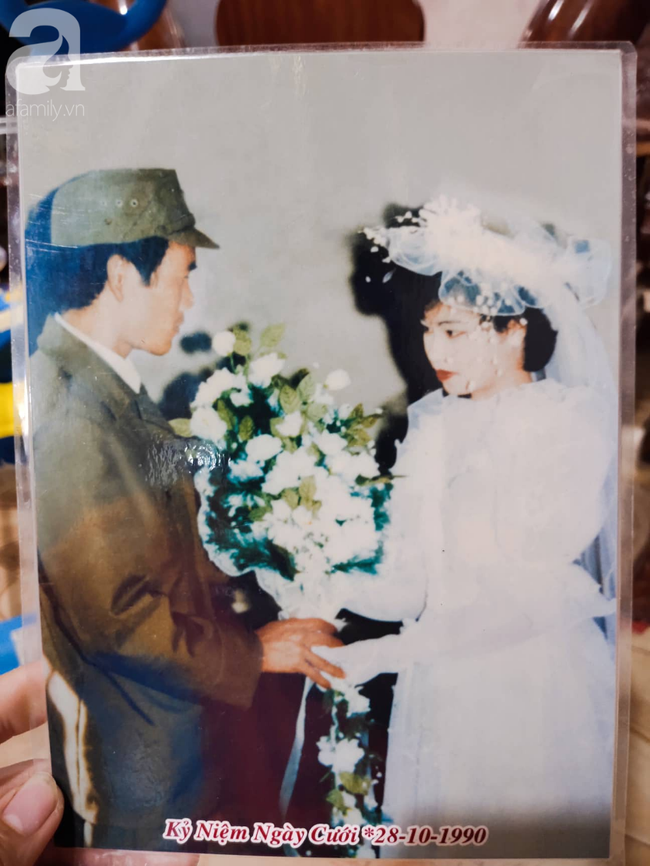 Chuyện chưa từng yêu nhưng vẫn đám cưới của cô hoa khôi Lạng Sơn 29 năm trước: Là người đầu tiên trong làng mặc váy cưới và dàn &quot;siêu xe&quot; rước dâu khiến tất cả &quot;lác mắt&quot; - Ảnh 3.