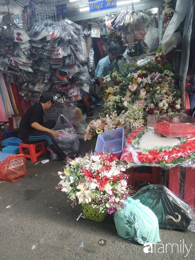 Vào mùa cưới, người Sài Gòn lại rủ nhau tới khu chợ đồ cưới “bao rẻ, bao đẹp” ở quận Tân Bình - Ảnh 13.