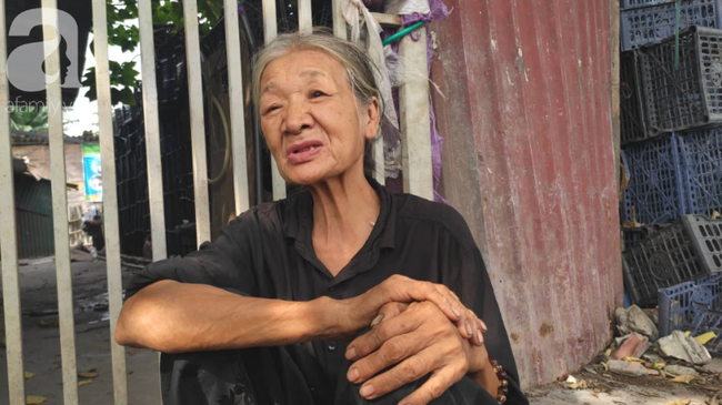Khu ổ chuột ở giữa lòng Hà Nội: Cảm động người mẹ già nhường nhà cho con trai bệnh tật, ngày nhặt rác nuôi con - Ảnh 5.