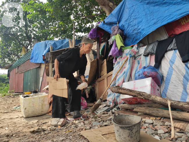 Khu ổ chuột ở giữa lòng Hà Nội: Cảm động người mẹ già nhường nhà cho con trai bệnh tật, ngày nhặt rác nuôi con - Ảnh 9.