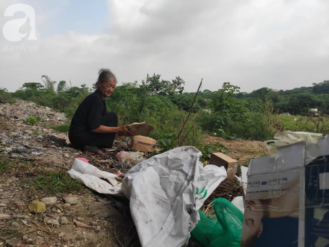 Khu ổ chuột ở giữa lòng Hà Nội: Cảm động người mẹ già nhường nhà cho con trai bệnh tật, ngày nhặt rác nuôi con - Ảnh 10.