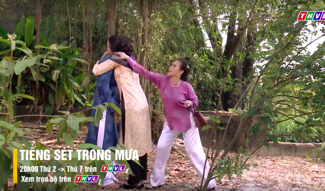 "Tiếng sét trong mưa": Gạ đàn ông có vợ ngủ với mình, Hai Sáng bị đánh ghen, ăn cái tát như trời giáng - Ảnh 5. "Tiếng sét trong mưa": Gạ đàn ông có vợ ngủ với mình, Hai Sáng bị đánh ghen, ăn cái tát như trời giáng - Ảnh 5.