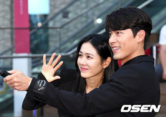 Hé lộ tạo hình đẹp bất chấp thời gian của Son Ye Jin và &quot;tình cũ&quot; Song Hye Kyo trong phim mới, khán giả đồng loạt &quot;đẩy thuyền&quot; - Ảnh 9.