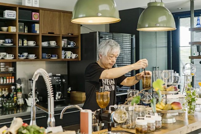 High-income wife built a 3-storey villa with a view of all green trees and light for her husband to retire - Photo 15.