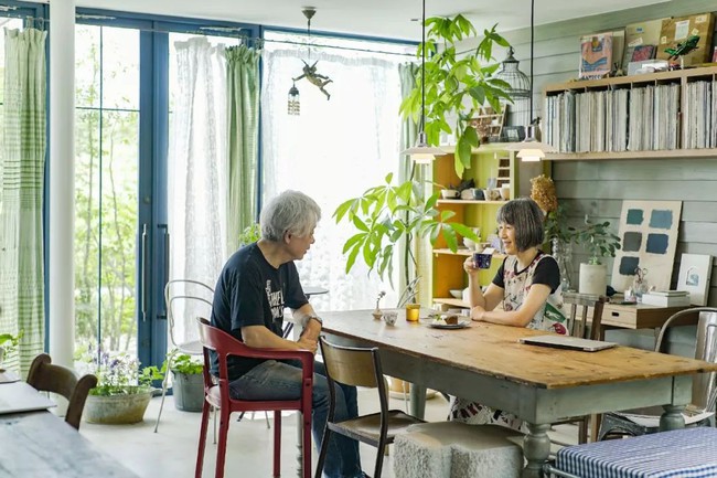 High-income wife built a 3-storey villa with a view of all trees and light for her husband to retire - Photo 3.