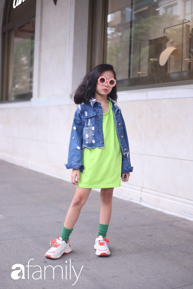 The Best Street Style 2019 ngày đầu tiên: Cuộc đổ bộ của các nhóc tỳ sắc màu nổi loạn, kèm thần thái lạnh lùng như fashionista - Ảnh 4. The Best Street Style 2019 ngày đầu tiên: Cuộc đổ bộ của các nhóc tỳ sắc màu nổi loạn, kèm thần thái lạnh lùng như fashionista - Ảnh 4.