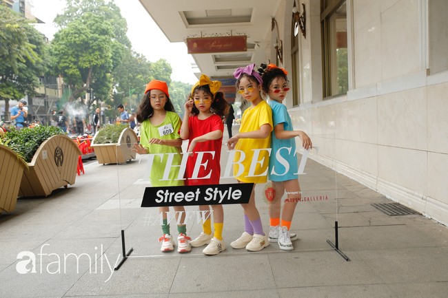 The Best Street Style 2019 ngày đầu tiên: Cuộc đổ bộ của các nhóc tỳ sắc màu nổi loạn, kèm thần thái lạnh lùng như fashionista - Ảnh 9. The Best Street Style 2019 ngày đầu tiên: Cuộc đổ bộ của các nhóc tỳ sắc màu nổi loạn, kèm thần thái lạnh lùng như fashionista - Ảnh 9.