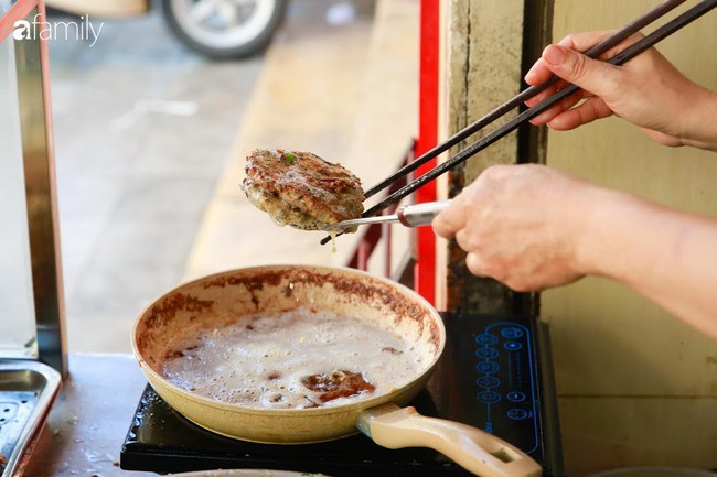 3 hàng chả rươi ngon nức tiếng Hà Nội nhất định phải ghé khi vào mùa: Nơi đến ăn nhanh kẻo hết, nơi đủng đỉnh chậm chạp vì có kho chứa bán quanh năm - Ảnh 9.