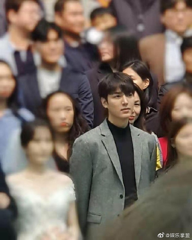 Khi mỹ nam Lee Min Ho tham dự đám cưới của bạn nhưng lại chiếm trọn spotlight của cô dâu chú rể - Ảnh 1.