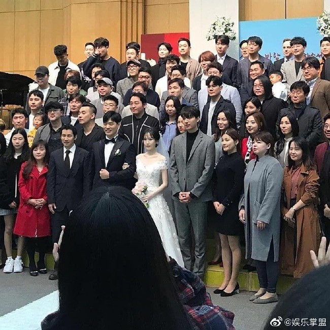 Khi mỹ nam Lee Min Ho tham dự đám cưới của bạn nhưng lại chiếm trọn spotlight của cô dâu chú rể - Ảnh 2.
