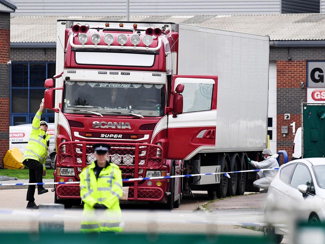 Tài xế chính thức bị buộc tội giết người vụ 39 thi thể trong container ở Anh, cảnh sát tiếp tục bắt giữ nghi phạm thứ 5 - Ảnh 1.