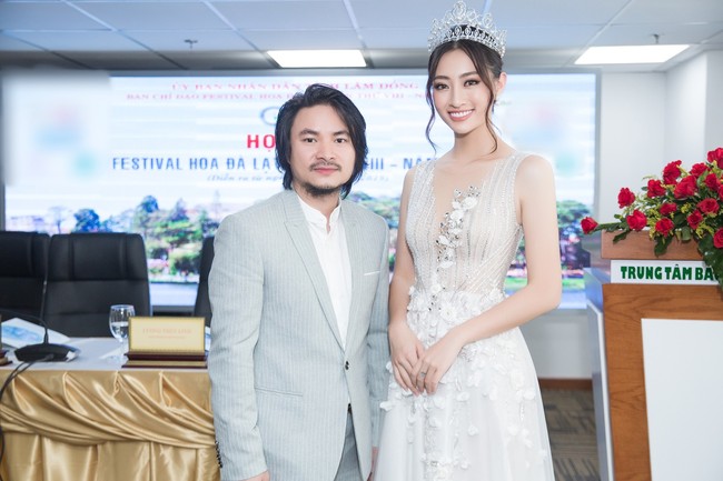 Hoa hậu Lương Thùy Linh đầu đội vương miện, tay bóc bánh ăn vội mà vẫn đáng yêu lạ thường  - Ảnh 8.