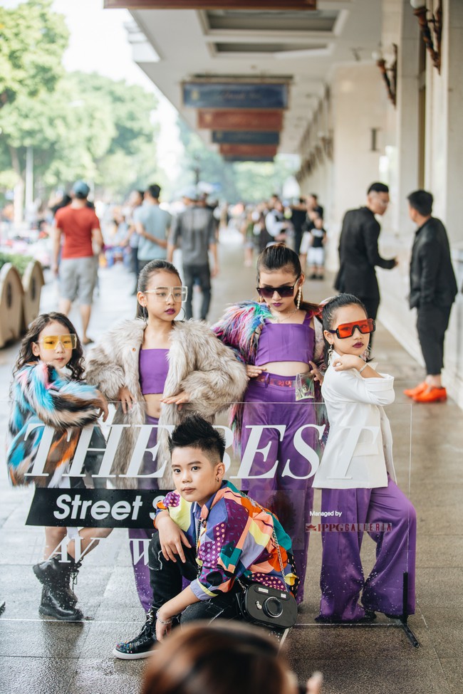 Street style AVIFW ngày 2: Giới trẻ lên đồ với sức sáng tạo vô biên nhưng vẫn bị &quot;chặt đẹp&quot; bởi độ chơi của các nhóc tỳ - Ảnh 1.