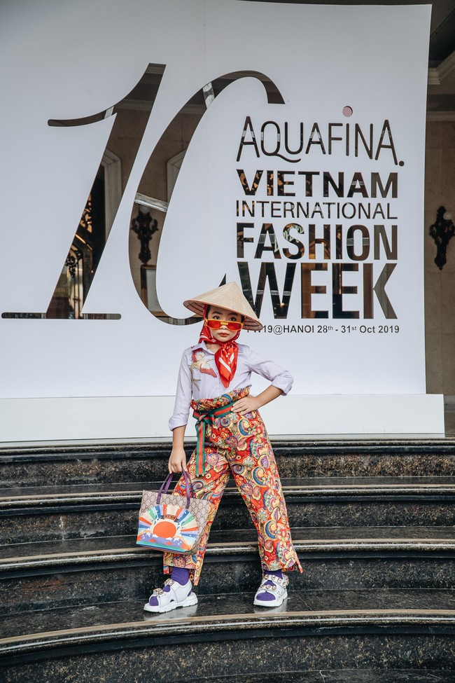 Street style AVIFW ngày 2: Giới trẻ lên đồ với sức sáng tạo vô biên nhưng vẫn bị &quot;chặt đẹp&quot; bởi độ chơi của các nhóc tỳ - Ảnh 5.