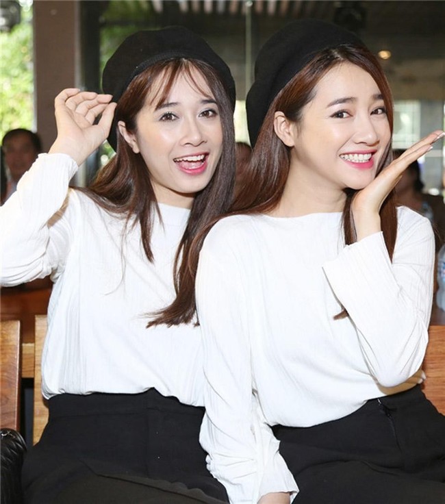 Chị em nhà Nhã Phương xinh đẹp vẹn toàn, còn chăm đọ sắc chung khung hình khi ăn vận và làm điệu giống hệt nhau - Ảnh 3. Chị em nhà Nhã Phương xinh đẹp vẹn toàn, còn chăm đọ sắc chung khung hình khi ăn vận và làm điệu giống hệt nhau - Ảnh 3.