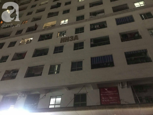 Thang máy tòa HH Linh Đàm bị kẹt, nhiều người bên trong chờ giải cứu - Ảnh 4.
