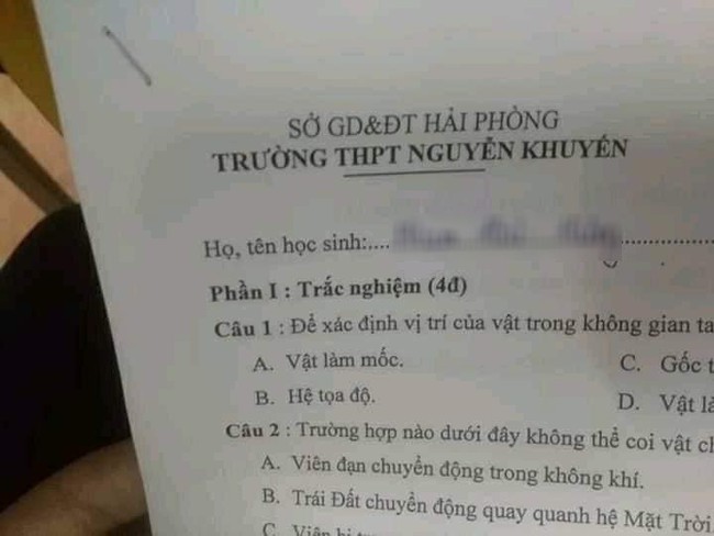 Bí quá nên điền bừa &quot;to be continued&quot; vào bài kiểm tra Lý, nam sinh bị thầy thẳng tay trừ ngay 1 điểm kèm lời nhận xét &quot;phũ&quot; thôi rồi - Ảnh 1.