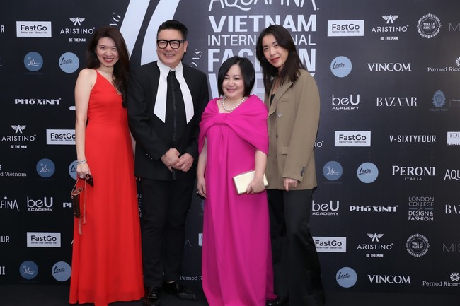 Hoa hậu H'Hen Niê và Á hậu Thúy Vân: Nàng lộng lẫy, nàng sexy gợi cảm đọ sắc trong đêm tiệc trước thềm khai mạc AVIFW 2019 - Ảnh 6.