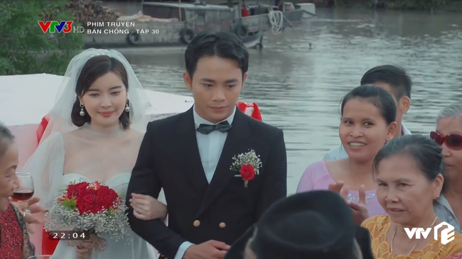 "Bán chồng" tập 30: Vui bỏ trốn khỏi đám cưới khi biết tin mẹ thắt cổ tự sát, chết không nhắm mắt - Ảnh 1. "Bán chồng" tập 30: Vui bỏ trốn khỏi đám cưới khi biết tin mẹ thắt cổ tự sát, chết không nhắm mắt - Ảnh 1.