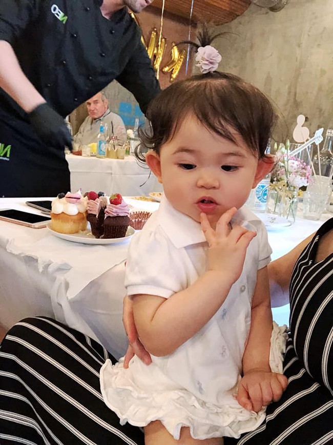 Mai Hồ kỉ niệm 4 năm yêu ngọt ngào với ông xã Việt kiều kém 4 tuổi, khoe con gái nhỏ càng lớn càng xinh xắn đáng yêu - Ảnh 9. Mai Hồ kỉ niệm 4 năm yêu ngọt ngào với ông xã Việt kiều kém 4 tuổi, khoe con gái nhỏ càng lớn càng xinh xắn đáng yêu - Ảnh 9.