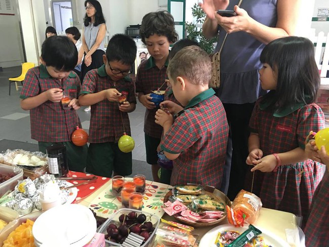 Ngó qua bữa ăn trưa của 5 trường quốc tế ở Singapore: Tràn ngập dinh dưỡng giúp trẻ phát triển - Ảnh 2.