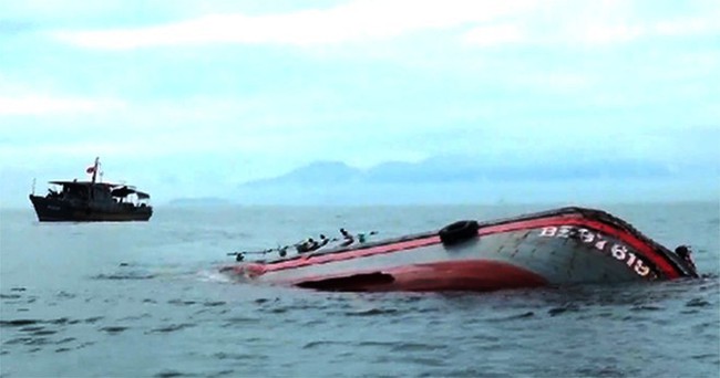 Hà Tĩnh: Tàu hàng bị chìm, 12 người mất tích trên biển - Ảnh 1.