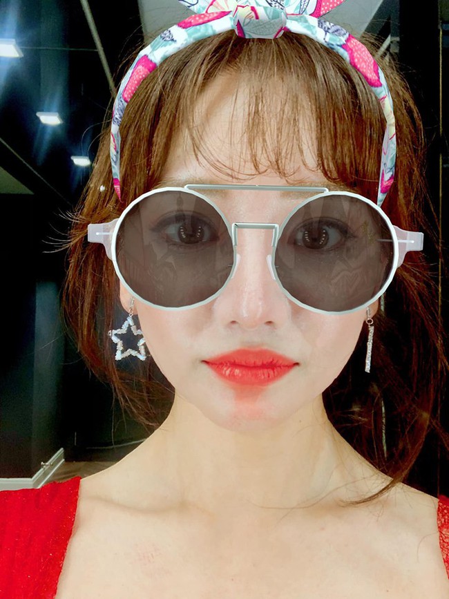 "Tá hỏa" vì hình ảnh Hari Won trong như bị hộc máu nhưng câu chuyện phía sau lại gây cười nghiêng ngả - Ảnh 3. "Tá hỏa" vì hình ảnh Hari Won trong như bị hộc máu nhưng câu chuyện phía sau lại gây cười nghiêng ngả - Ảnh 3.