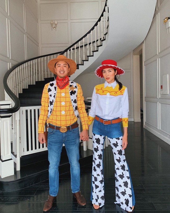 Nhìn lại những lần hóa trang "tình bể bình" của vợ chồng Hà Tăng trong dịp Halloween - Ảnh 1. Nhìn lại những lần hóa trang "tình bể bình" của vợ chồng Hà Tăng trong dịp Halloween - Ảnh 1.