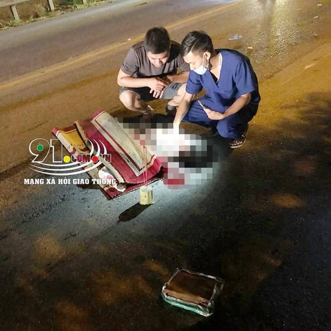Nam Định: Hai bà cháu tử vong thương tâm khi va chạm với xe khách - Ảnh 1.