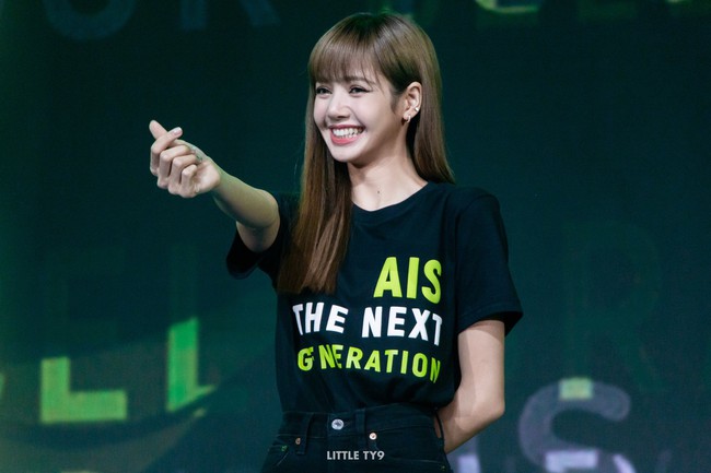 Mỹ nam phim "Chiếc lá bay" trở thành fanboy của Lisa, nhìn ánh mắt của dàn sao Tbiz mới thấy "em út" BLACKPINK quyền lực đến nhường nào! - Ảnh 6. Mỹ nam phim "Chiếc lá bay" trở thành fanboy của Lisa, nhìn ánh mắt của dàn sao Tbiz mới thấy "em út" BLACKPINK quyền lực đến nhường nào! - Ảnh 6.